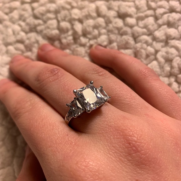 Diamond Ring 💍 💎 - Picture 2 of 8